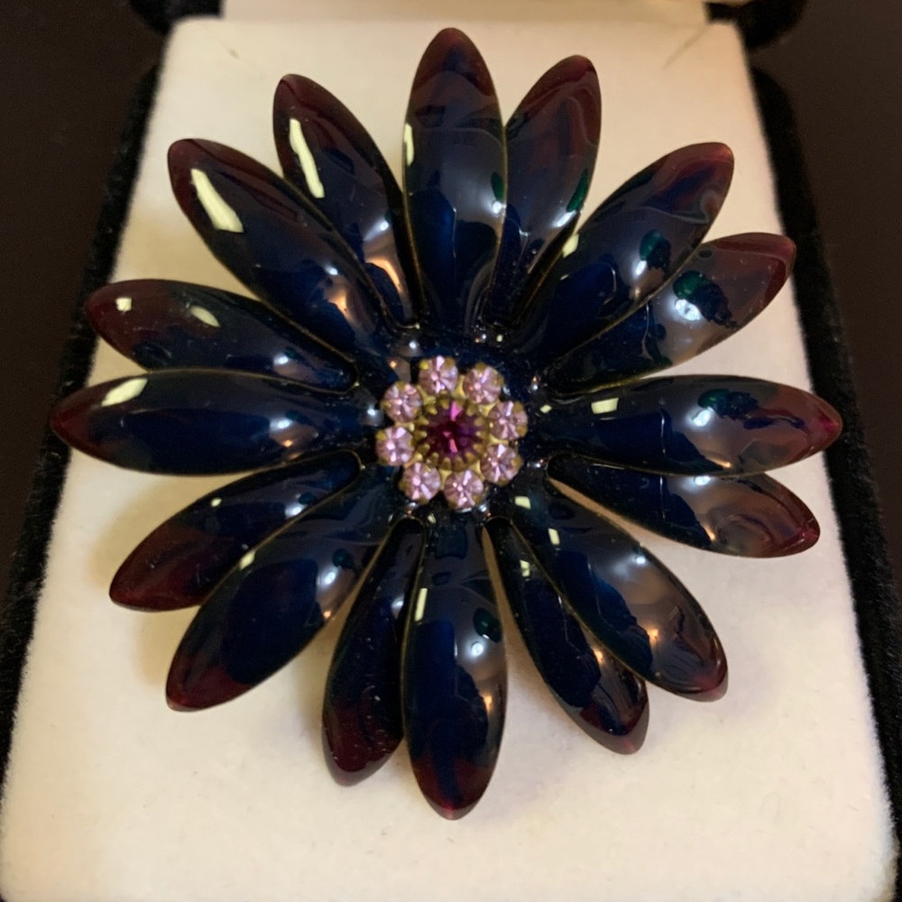VINTAGE Dark Navy Daisy Pin Brooch Enamel on Metal